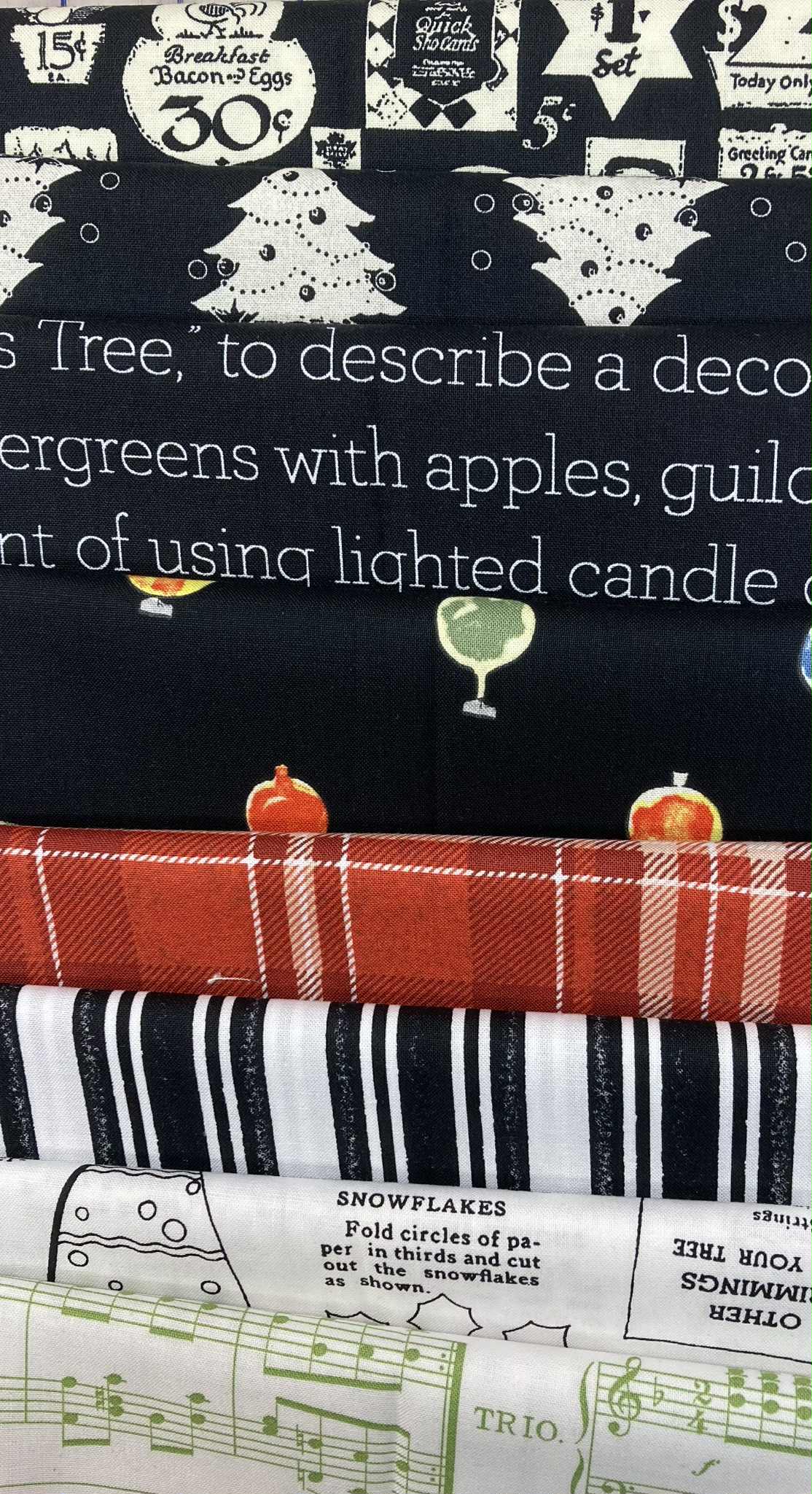 Classic Christmas BLACK tygpaket (8x28) Riley Blake