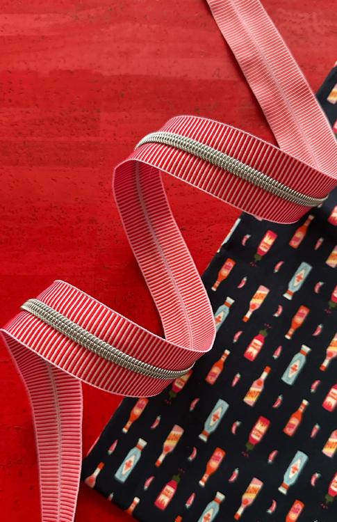 Red röd randig nylon dragkedja med nickel tänder #5 - 3 yard (2.7 m)  - Sassafras Lane Designs (Kopia)